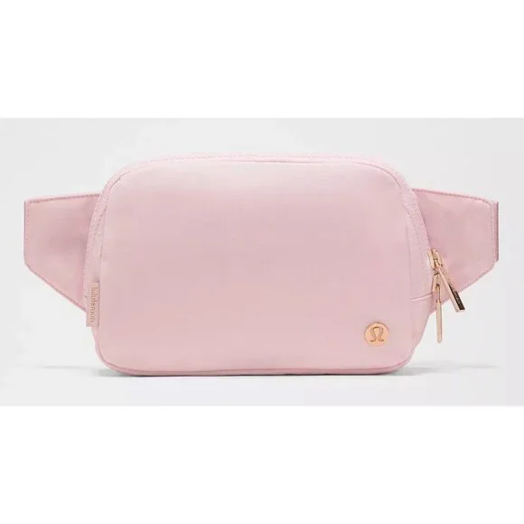 NWT Lululemon Everywhere Belt Bag Large 2L Blissful Pink Sold out on line - Picture 2 of 16